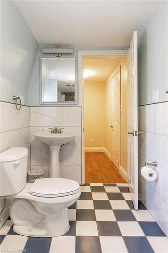 21 Fullerton Avenue, Hamilton, ON - Indoor Photo Showing Bathroom