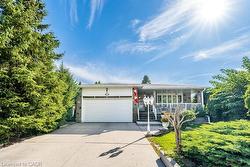 61 Brewster Crescent  Toronto, ON M3N 1C7