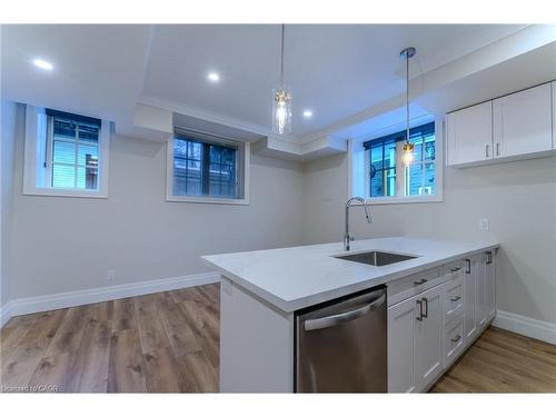 Ll04-100 Charlton Avenue W, Hamilton, ON - Indoor Photo Showing Kitchen