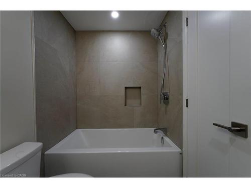 Ll04-100 Charlton Avenue W, Hamilton, ON - Indoor Photo Showing Bathroom
