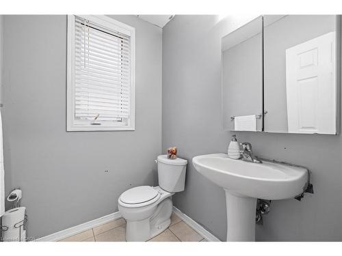 20 Gillespie Drive, Brantford, ON - Indoor Photo Showing Bathroom