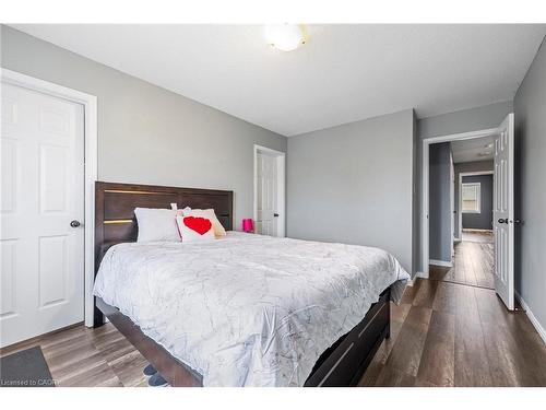 20 Gillespie Drive, Brantford, ON - Indoor Photo Showing Bedroom