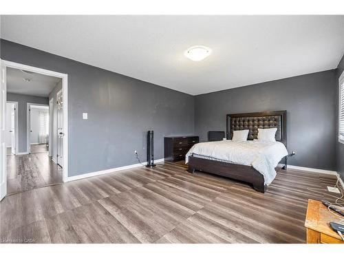 20 Gillespie Drive, Brantford, ON - Indoor Photo Showing Bedroom
