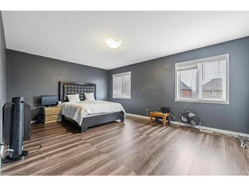 20 Gillespie Drive, Brantford, ON - Indoor Photo Showing Bedroom