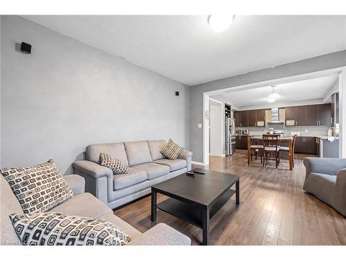 20 Gillespie Drive, Brantford, ON - Indoor Photo Showing Living Room