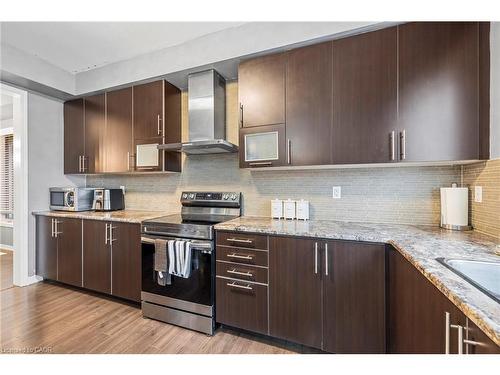 20 Gillespie Drive, Brantford, ON - Indoor Photo Showing Kitchen With Upgraded Kitchen