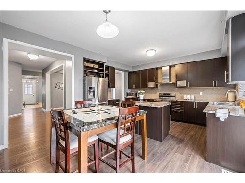 20 Gillespie Drive, Brantford, ON - Indoor Photo Showing Kitchen With Upgraded Kitchen