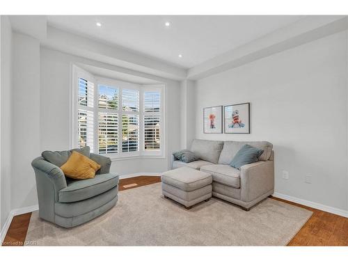 36 Beattie Crescent, Cambridge, ON - Indoor Photo Showing Living Room