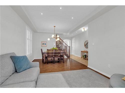 36 Beattie Crescent, Cambridge, ON - Indoor Photo Showing Living Room