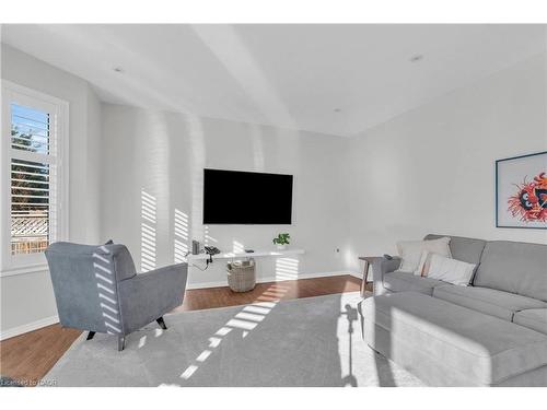 36 Beattie Crescent, Cambridge, ON - Indoor Photo Showing Living Room