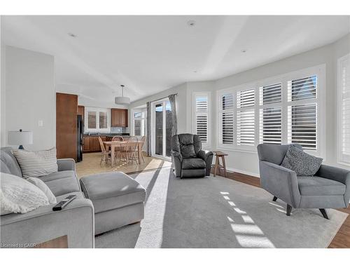 36 Beattie Crescent, Cambridge, ON - Indoor Photo Showing Living Room
