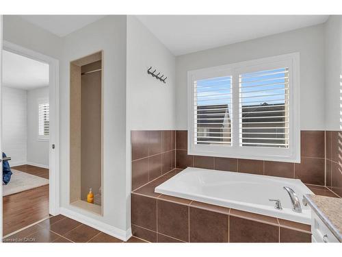 36 Beattie Crescent, Cambridge, ON - Indoor Photo Showing Bathroom