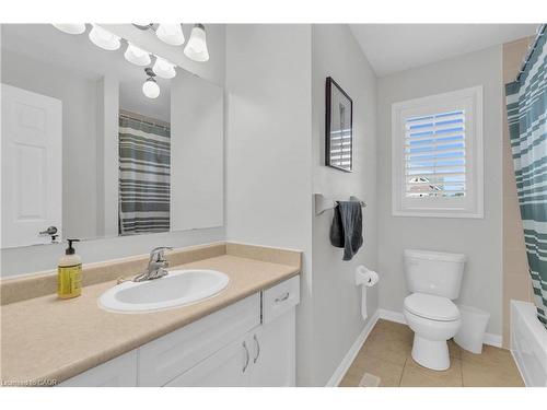 36 Beattie Crescent, Cambridge, ON - Indoor Photo Showing Bathroom