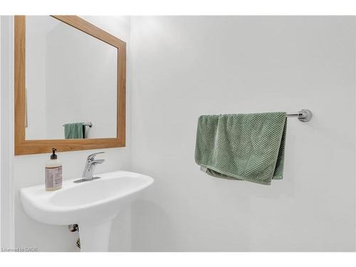 36 Beattie Crescent, Cambridge, ON - Indoor Photo Showing Bathroom