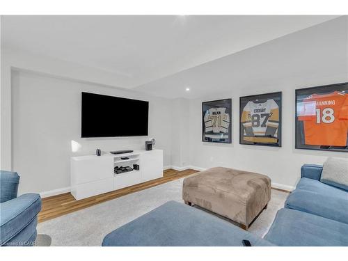 36 Beattie Crescent, Cambridge, ON - Indoor Photo Showing Living Room