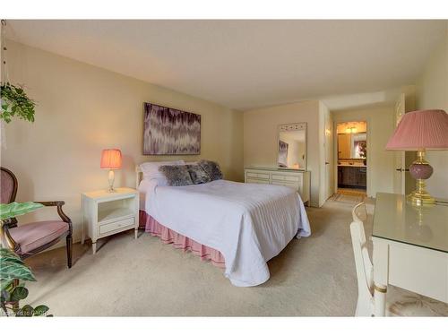 4-493 Beechwood Drive, Waterloo, ON - Indoor Photo Showing Bedroom