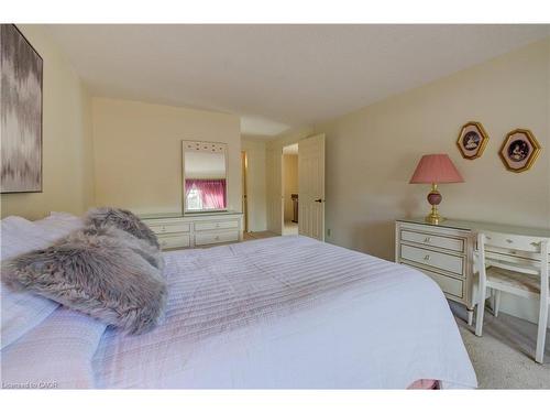 4-493 Beechwood Drive, Waterloo, ON - Indoor Photo Showing Bedroom