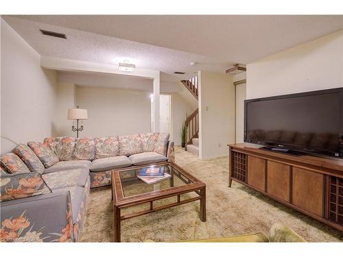 4-493 Beechwood Drive, Waterloo, ON - Indoor Photo Showing Living Room