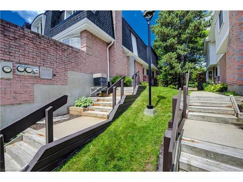 4-493 Beechwood Drive, Waterloo, ON - Outdoor With Exterior