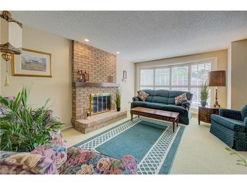 4-493 Beechwood Drive, Waterloo, ON - Indoor Photo Showing Living Room With Fireplace