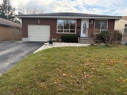 6 Burdock Boulevard  Brantford, ON N3R 6B6