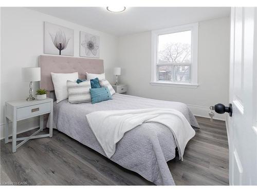 50 Stapleton Avenue, Hamilton, ON - Indoor Photo Showing Bedroom