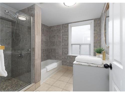 50 Stapleton Avenue, Hamilton, ON - Indoor Photo Showing Bathroom