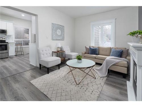 50 Stapleton Avenue, Hamilton, ON - Indoor Photo Showing Living Room