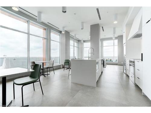 1108-500 Brock Avenue, Burlington, ON - Indoor