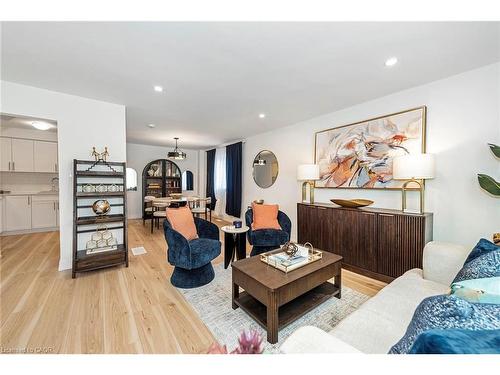 60-62 Delawana Drive, Hamilton, ON - Indoor Photo Showing Living Room