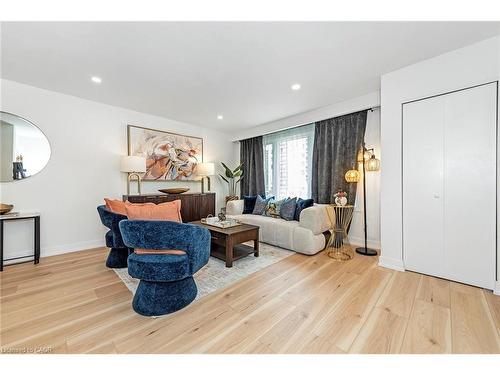 60-62 Delawana Drive, Hamilton, ON - Indoor Photo Showing Living Room