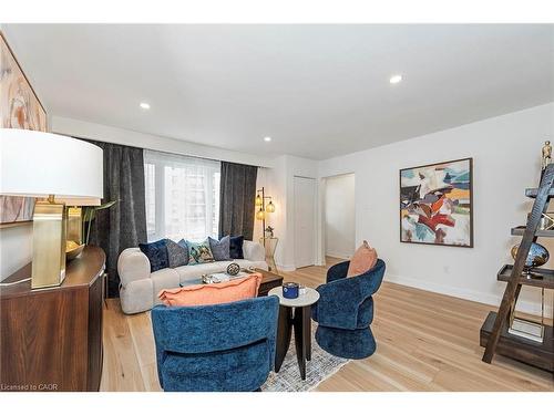 60-62 Delawana Drive, Hamilton, ON - Indoor Photo Showing Living Room