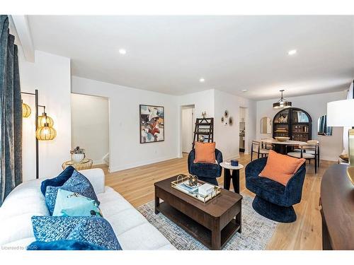 60-62 Delawana Drive, Hamilton, ON - Indoor Photo Showing Living Room