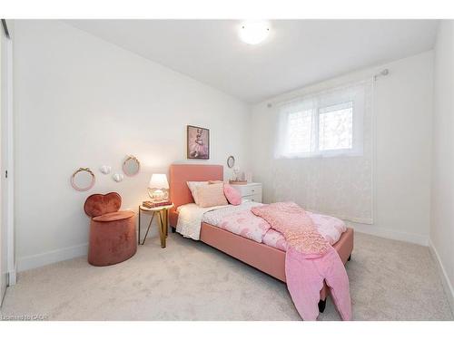 60-62 Delawana Drive, Hamilton, ON - Indoor Photo Showing Bedroom