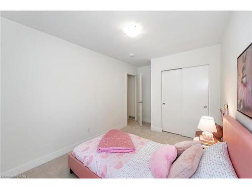 60-62 Delawana Drive, Hamilton, ON - Indoor Photo Showing Bedroom