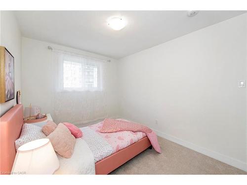 60-62 Delawana Drive, Hamilton, ON - Indoor Photo Showing Bedroom