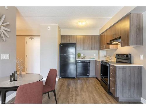 509-716 Main Street E, Milton, ON - Indoor Photo Showing Kitchen