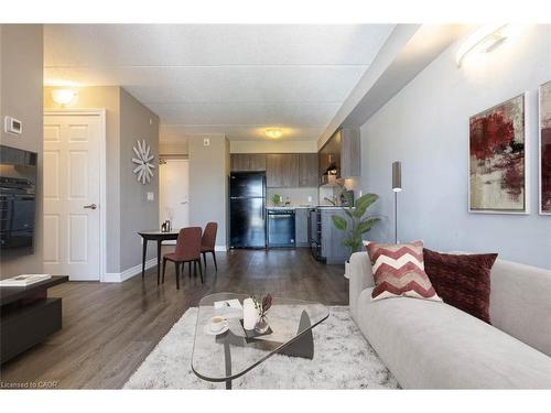 509-716 Main Street E, Milton, ON - Indoor Photo Showing Living Room