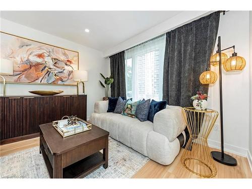 60-62 Delawana Drive, Hamilton, ON - Indoor Photo Showing Living Room