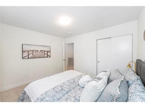 60-62 Delawana Drive, Hamilton, ON - Indoor Photo Showing Bedroom