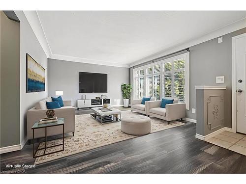 15 Purdy Crescent, Hamilton, ON - Indoor Photo Showing Living Room