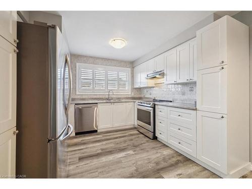 15 Purdy Crescent, Hamilton, ON - Indoor Photo Showing Kitchen