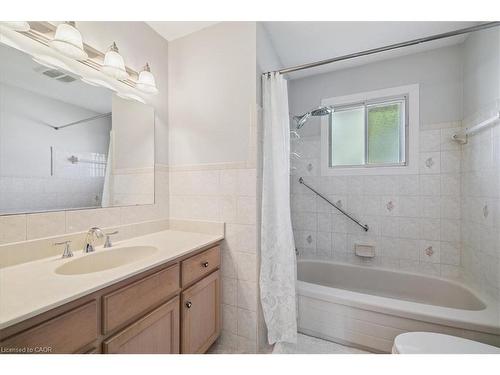 15 Purdy Crescent, Hamilton, ON - Indoor Photo Showing Bathroom