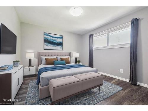 15 Purdy Crescent, Hamilton, ON - Indoor Photo Showing Bedroom
