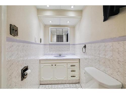 15 Purdy Crescent, Hamilton, ON - Indoor Photo Showing Bathroom