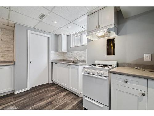 15 Purdy Crescent, Hamilton, ON - Indoor Photo Showing Kitchen