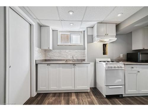 15 Purdy Crescent, Hamilton, ON - Indoor Photo Showing Kitchen