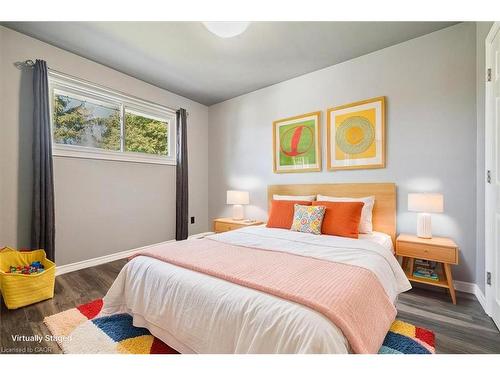 15 Purdy Crescent, Hamilton, ON - Indoor Photo Showing Bedroom