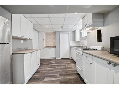 15 Purdy Crescent, Hamilton, ON - Indoor Photo Showing Kitchen