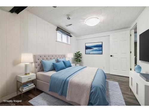 15 Purdy Crescent, Hamilton, ON - Indoor Photo Showing Bedroom